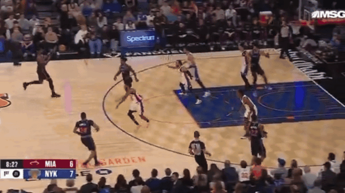 阿德巴约三分出手三不沾！尼克斯名宿场边调侃：或许女友能帮他练投篮