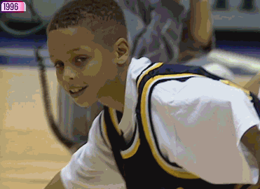 轮回！雷吉-米勒看库里96年穿自己球衣打球视频：我儿子现在最喜欢他