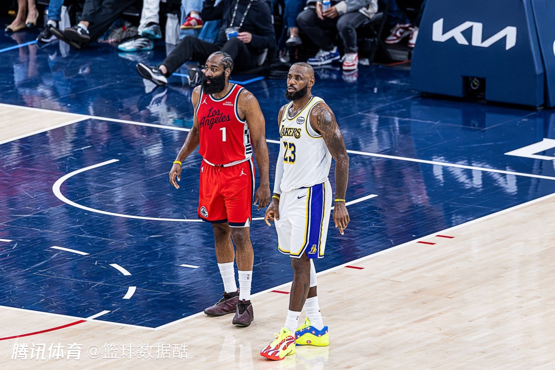 哈登称得分超奥尼尔是对其付出的证明 感慨詹库杜威仍有高水平表现