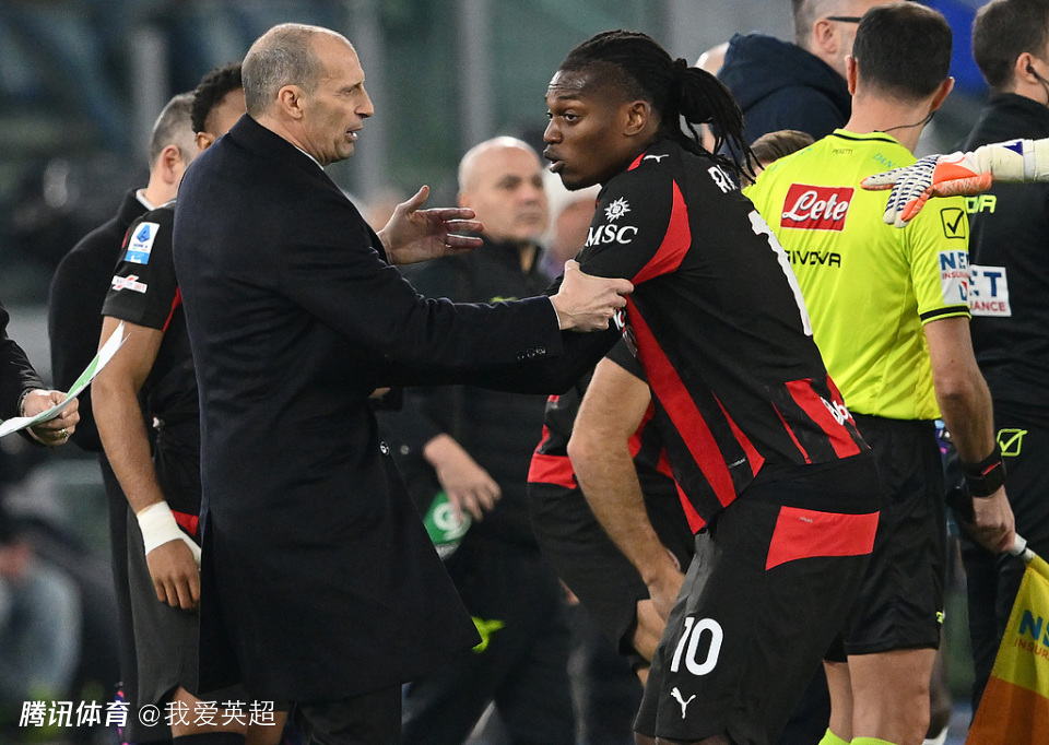 米兰输球夜内讧？7000万巨星不满被换下！拒主帅拥抱，愤怒推开+抱怨