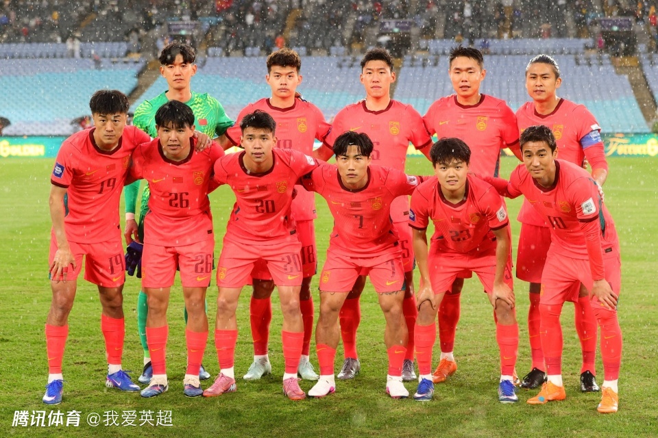 国足战喀麦隆或变阵3中卫！训练曝光防线首发：朱辰杰+4位U23红星