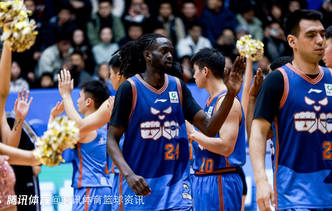 媒体人：四川仅有的两名外援因球队没有按时发工资 放弃出战