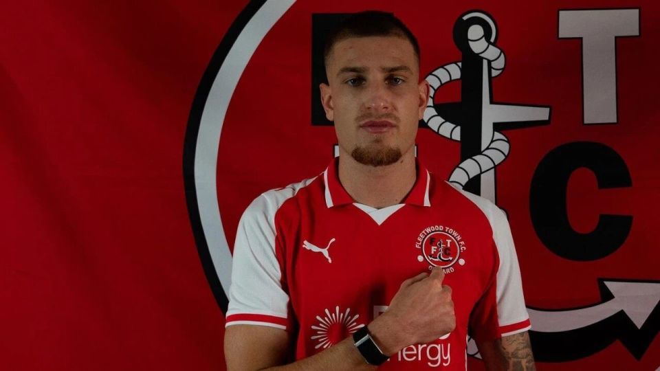 曼联官宣冬窗卖出第三人！倒霉小妖刚出租一周就重伤归队，曾被阿莫林骂