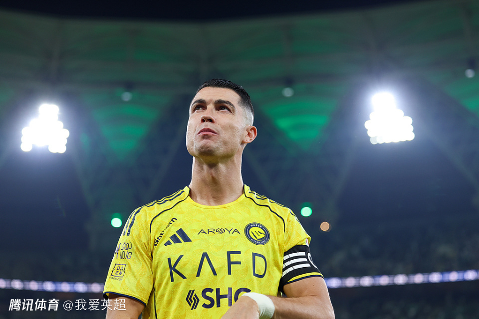 40岁C罗噩梦新年首秀！业余级停球错失绝佳单刀，4射0正仅获5.8分