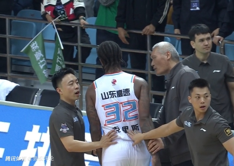 山东男篮遭打击！核心外援克里斯手指骨折 预计休战3-4周