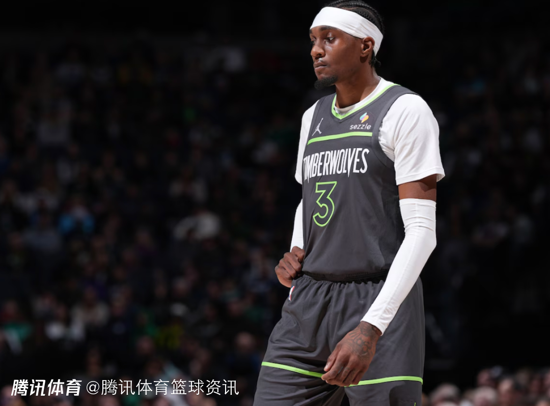 森林狼官方：麦克丹尼尔斯确诊为左膝髌腱炎 将被列入每日观察名单