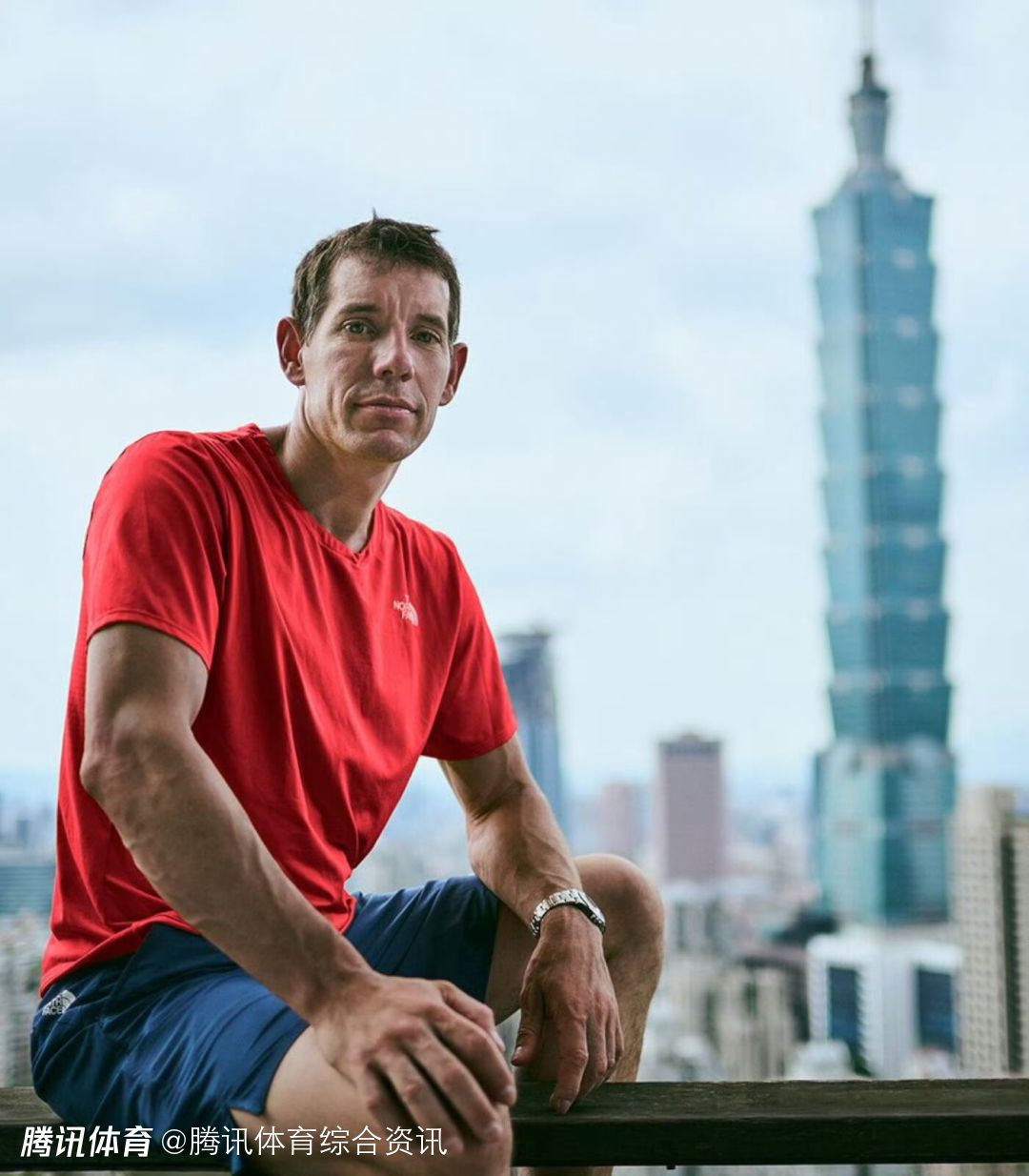 耗时约1小时31分钟！美国运动员霍诺德成功徒手攀爬中国台北101