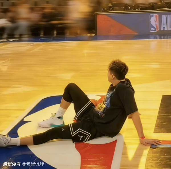 郭艾伦在NBA全明星球场运球：可能每个人都会有年少未实现的梦想