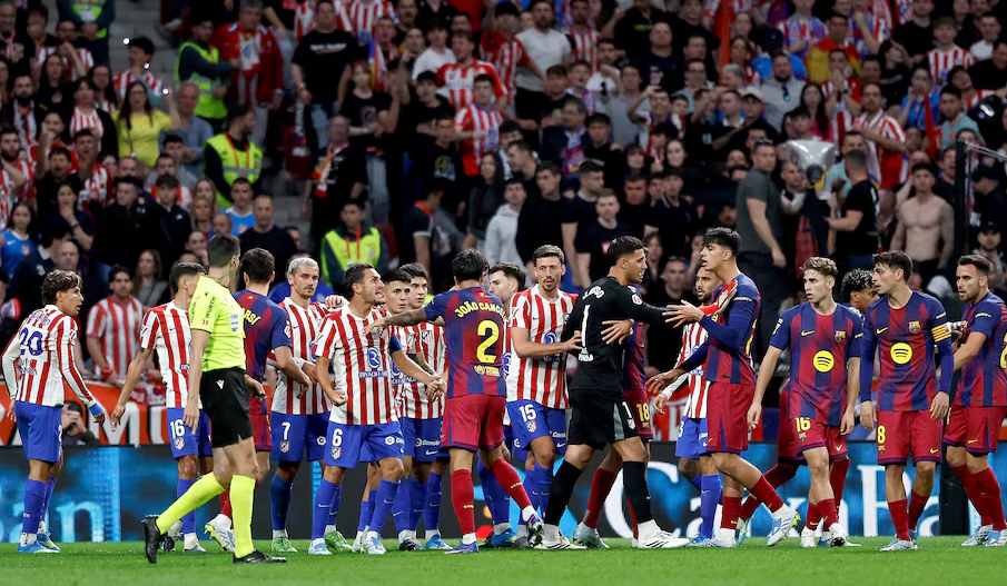 西甲：巴萨2-1胜10人马竞7分领跑  拉什福德破门莱万绝杀