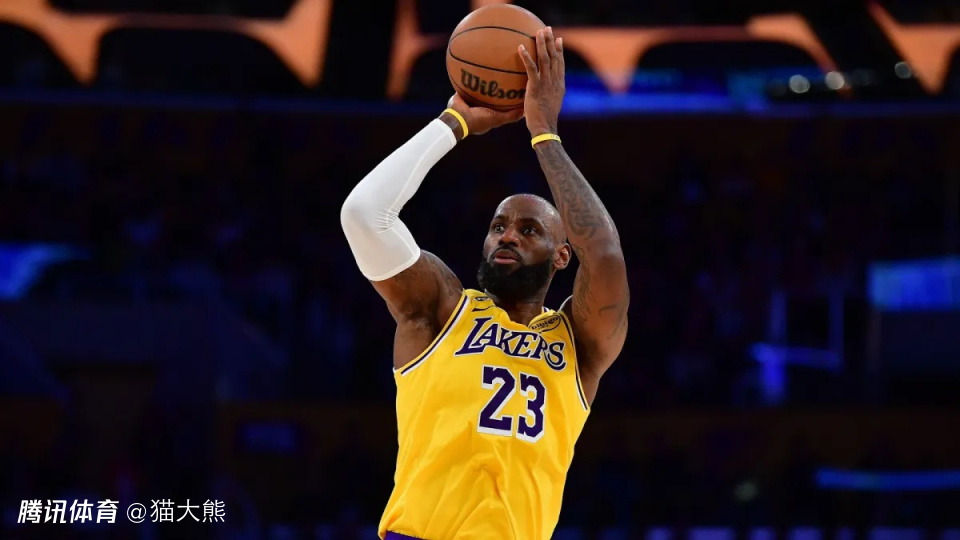 数据帝：20+7+10！詹姆斯变身历史第一人 威少一壮举创队史纪录