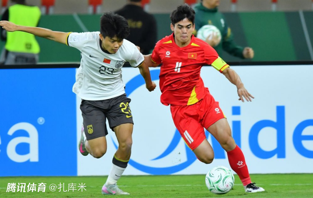 半场战报-李昊滑铲解围+再献神扑，U23国足暂0-0越南