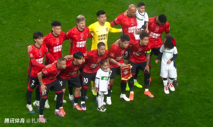 半场战报-姜至鹏直红、费利佩传射建功，蓉城暂3-1十人新鹏城