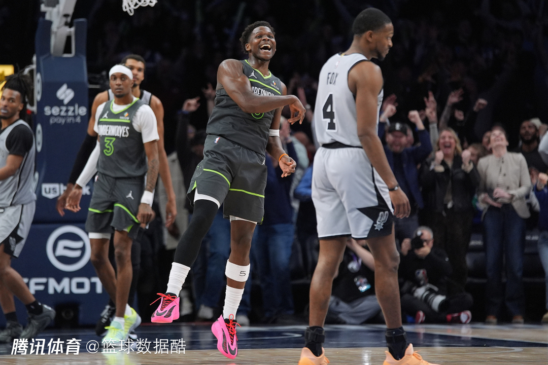 爱德华兹谈逆转马刺：状态并不好 但我跟队友说关键时刻把球给我 