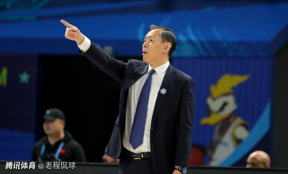 北京主帅谈曾凡博腰伤：或因训练不系统 比赛强度刺激他的腰
