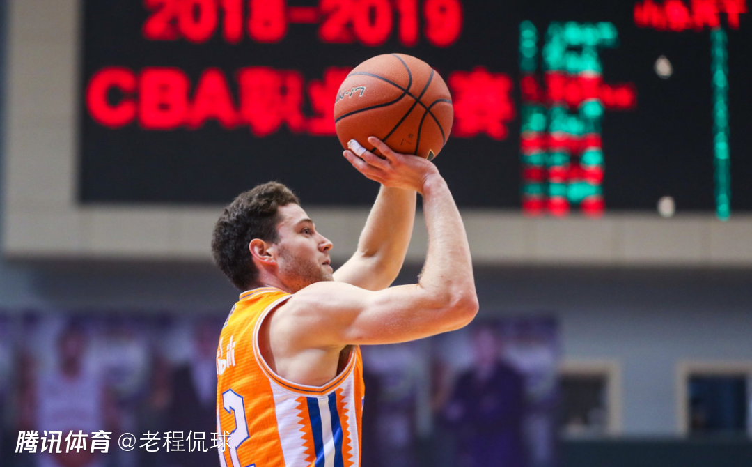 张兆旭称赞前CBA外援弗雷戴特无可挑剔：不沾烟酒 婚前洁身自好