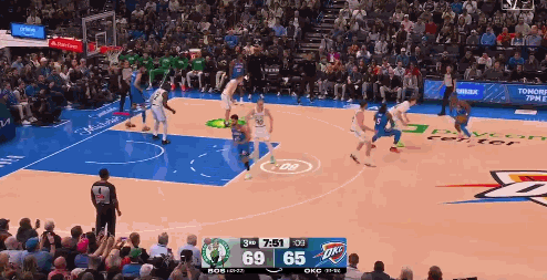 不满亚历山大造犯规！杰伦-布朗在场上喊话：这根本不是篮球该有的样子