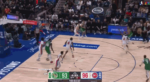 乌龙！奥汤抢篮板被吹犯规 以为被裁判吹T人都懵了