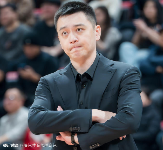 杨鸣：赵继伟伤病恢复还需一段时间 连续南北方往返要合理分配好体能