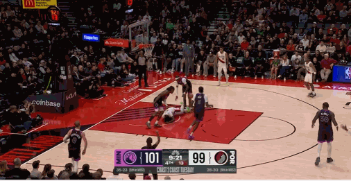 火药味十足！西索科被多森姆犯规摔倒 两人爆发冲突