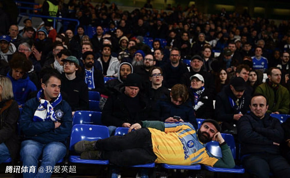 2-8让切尔西球迷怒了！中场提前退场+狂嘘主帅 当新老板面高呼阿布