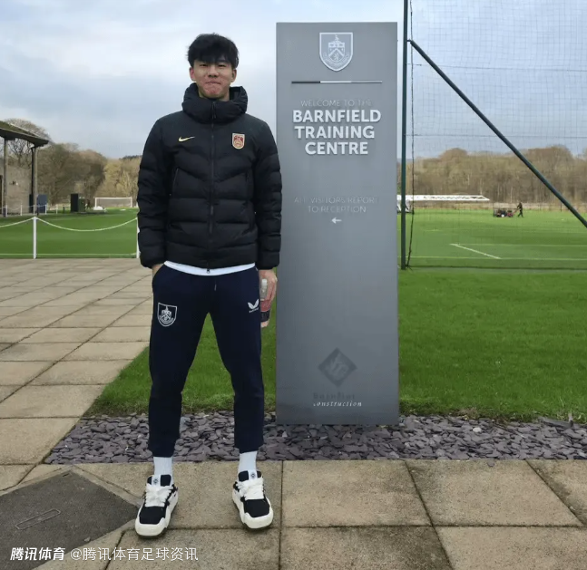 伯恩利高管谈张家鸣：身高速度灵活性兼具 未来球队有计划将他带到一线队