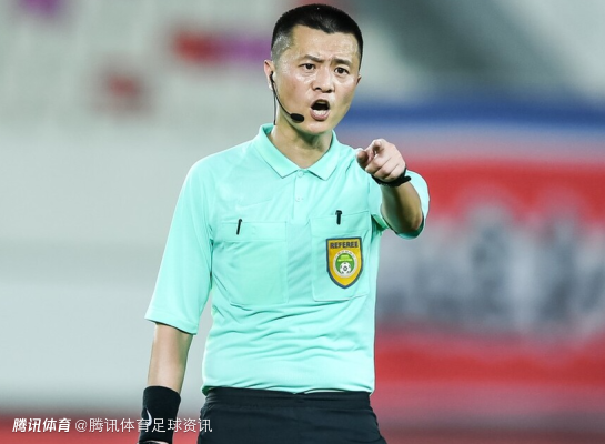 争议不断！主裁判张晓晨判罚引双方不满 铜梁龙助教抗议被红牌罚出