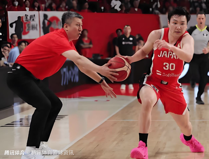 郭士强谈抢断富永启生：我指挥防守时他运球过来 幅度太大运到我手里