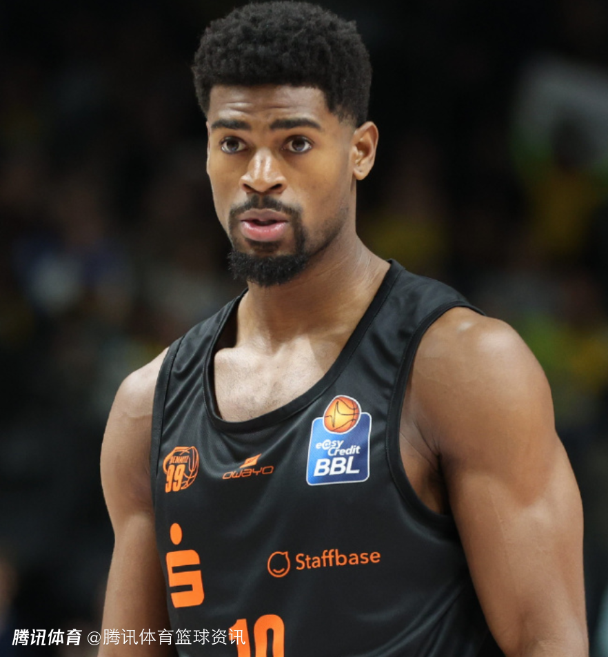 重新凑齐四外！北京男篮完成维克特-贝利注册 