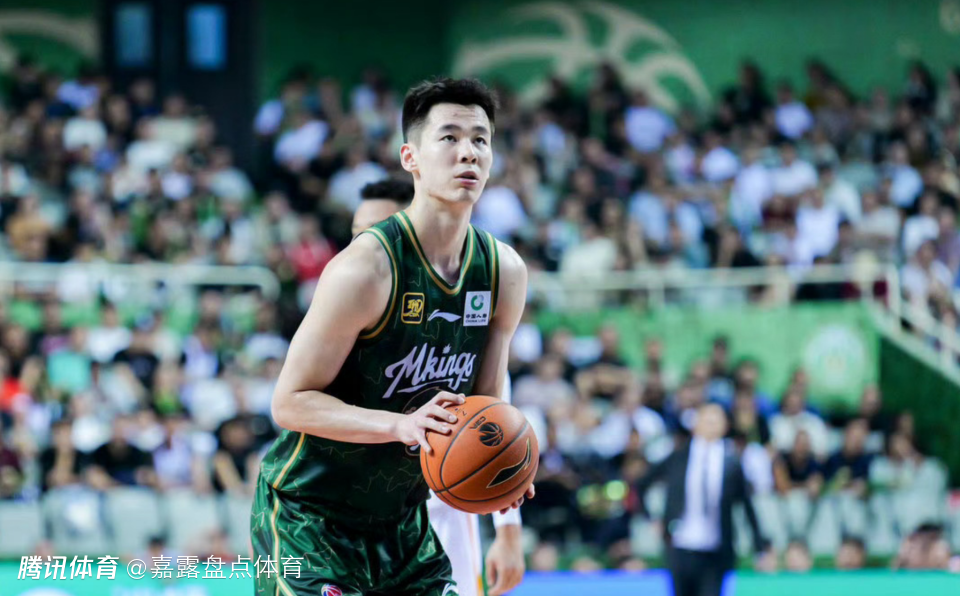 CBA常规赛：南京8分击败上海迎首胜 郭昊文22分5犯被罚下张镇麟19分