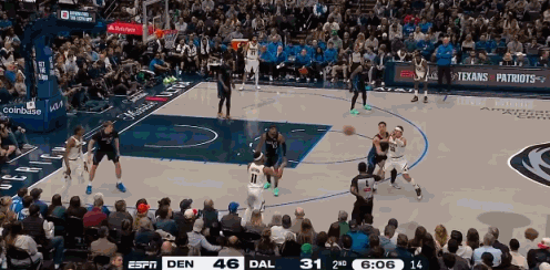 虚惊一场！弗拉格防守时再度崴脚 目前已经回到场上