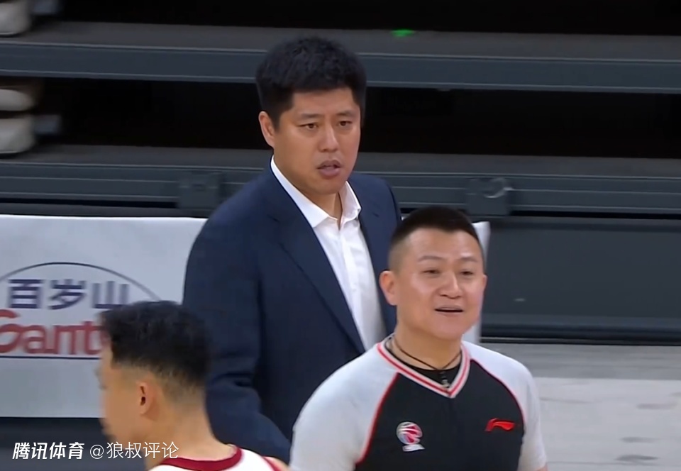 火药味太浓！深圳vs山西2分钟内吹出7个T 潘江被驱离场