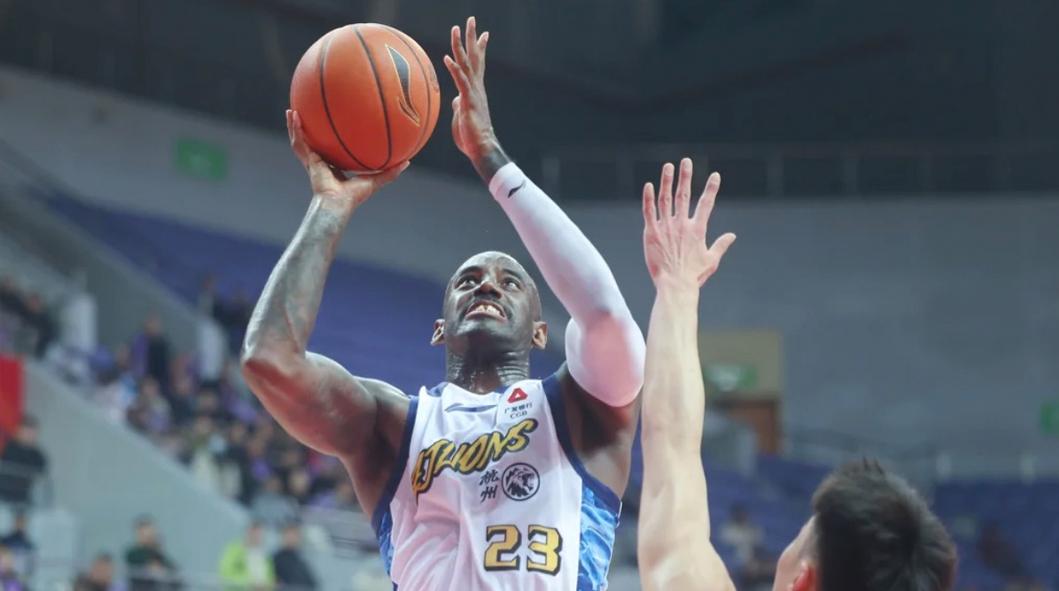 塔克31+9+9胡金秋16+11广厦加时力克江苏 贾尔斯37+19难救主