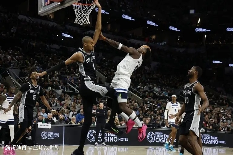 下战书！爱德华兹扬言找机会隔扣文班亚马 自信若两人单挑自己能赢