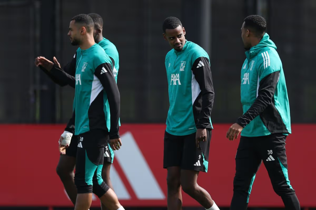 镜报：伊萨克现身利物浦合练，欧冠客场对阵巴黎有望复出