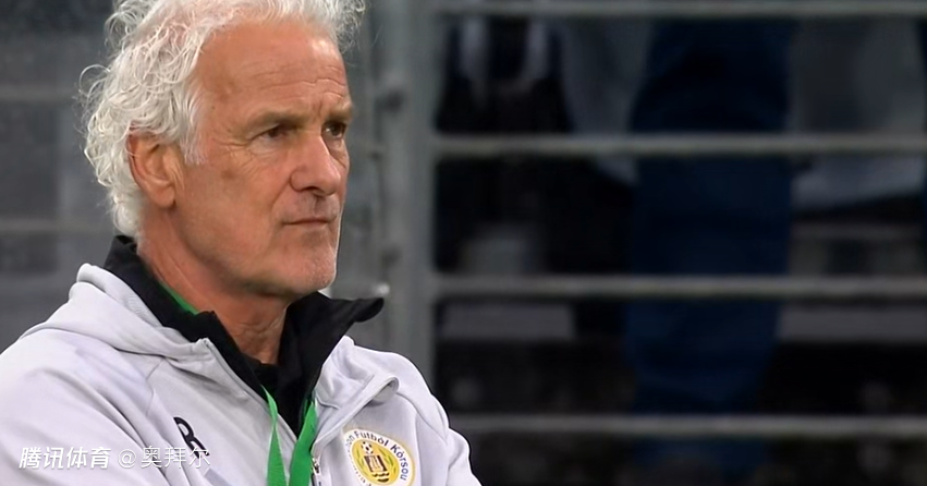 库拉索真急了！两人肘击逃红，邵佳一暴怒，媒体人：世界杯被吊打