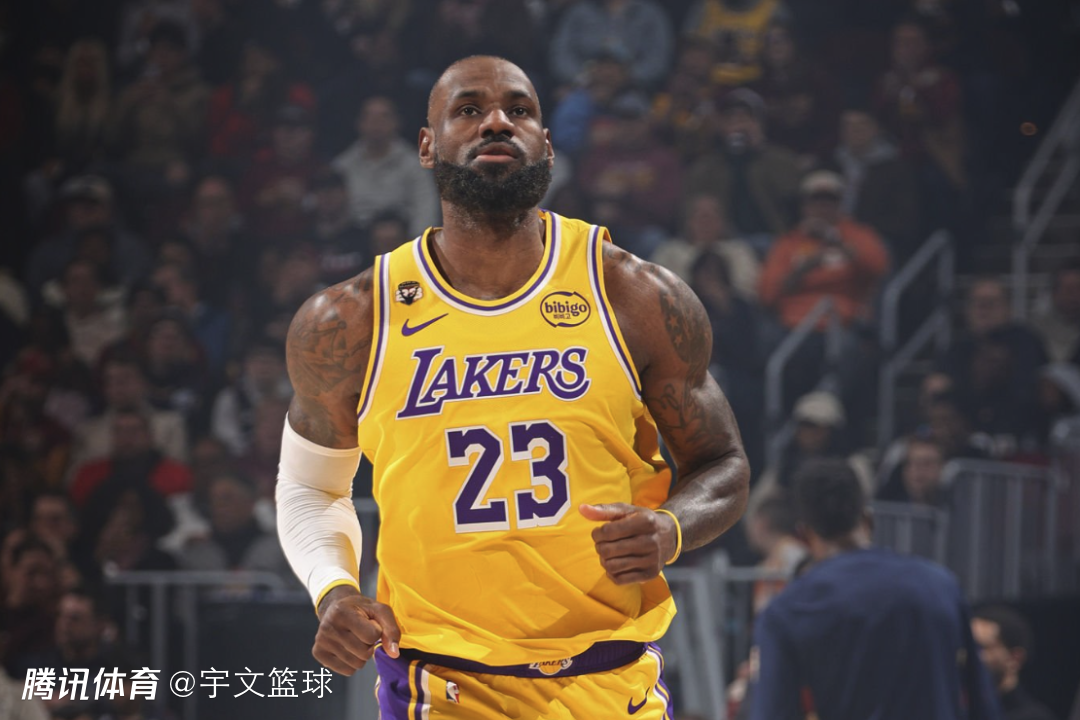 詹姆斯低迷难阻湖三崩！11+5+6失误正负值-23 遭崴脚惊魂提前投降