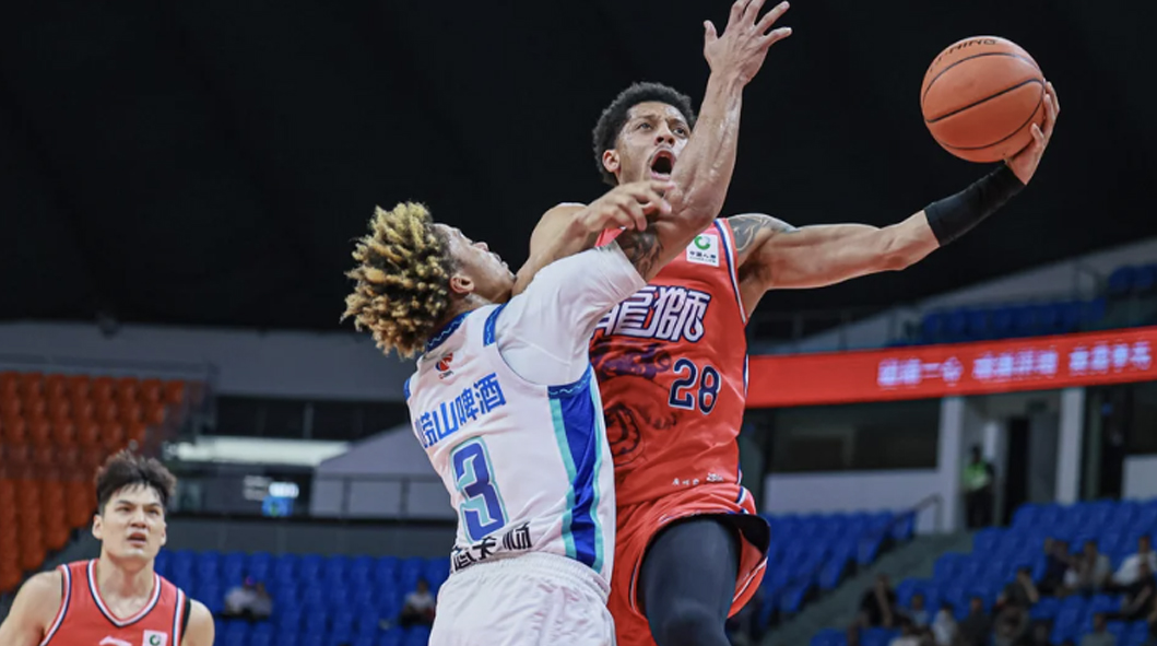 CBA：绝杀上篮！米奇23+9+3帽韦瑟斯庞20+5 青岛客场险胜广州