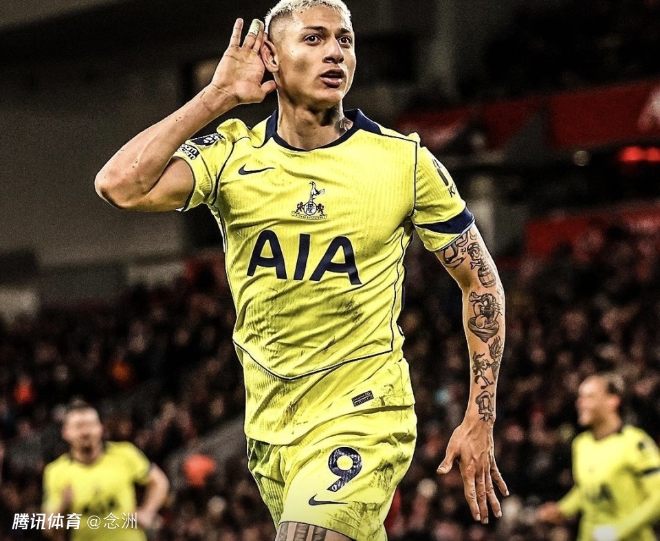 足坛一夜动态：利物浦1-1热刺！曼联3-1维拉 巴萨5-2飞翼戴帽