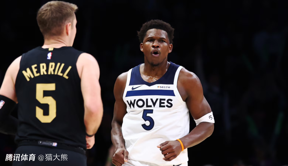 数据帝：33+8+3+7三分！一人创NBA纪录 历史最年轻10000分后卫诞生