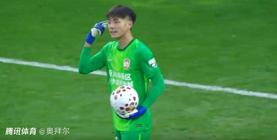 中超争议判罚！莱昂纳多进球被吹，李昊罕见暴怒，挤地铁战术失败