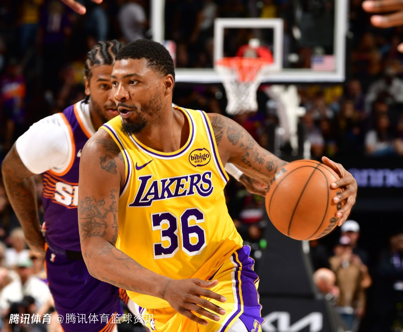 斯马特：大家在防守端就是没沟通 不能让这样的比赛阻碍我们相互信任