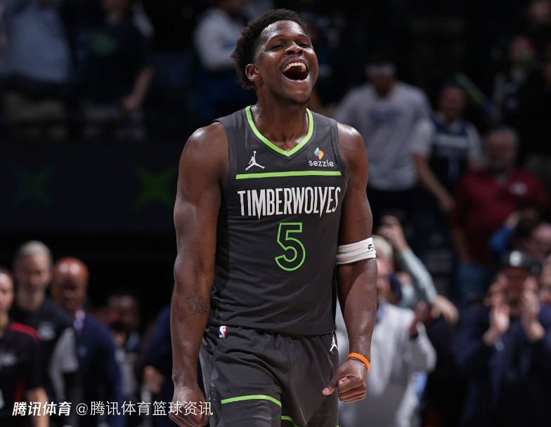 华子：文班太高了 如果跳投肯定会被他盖掉所以我必须突破