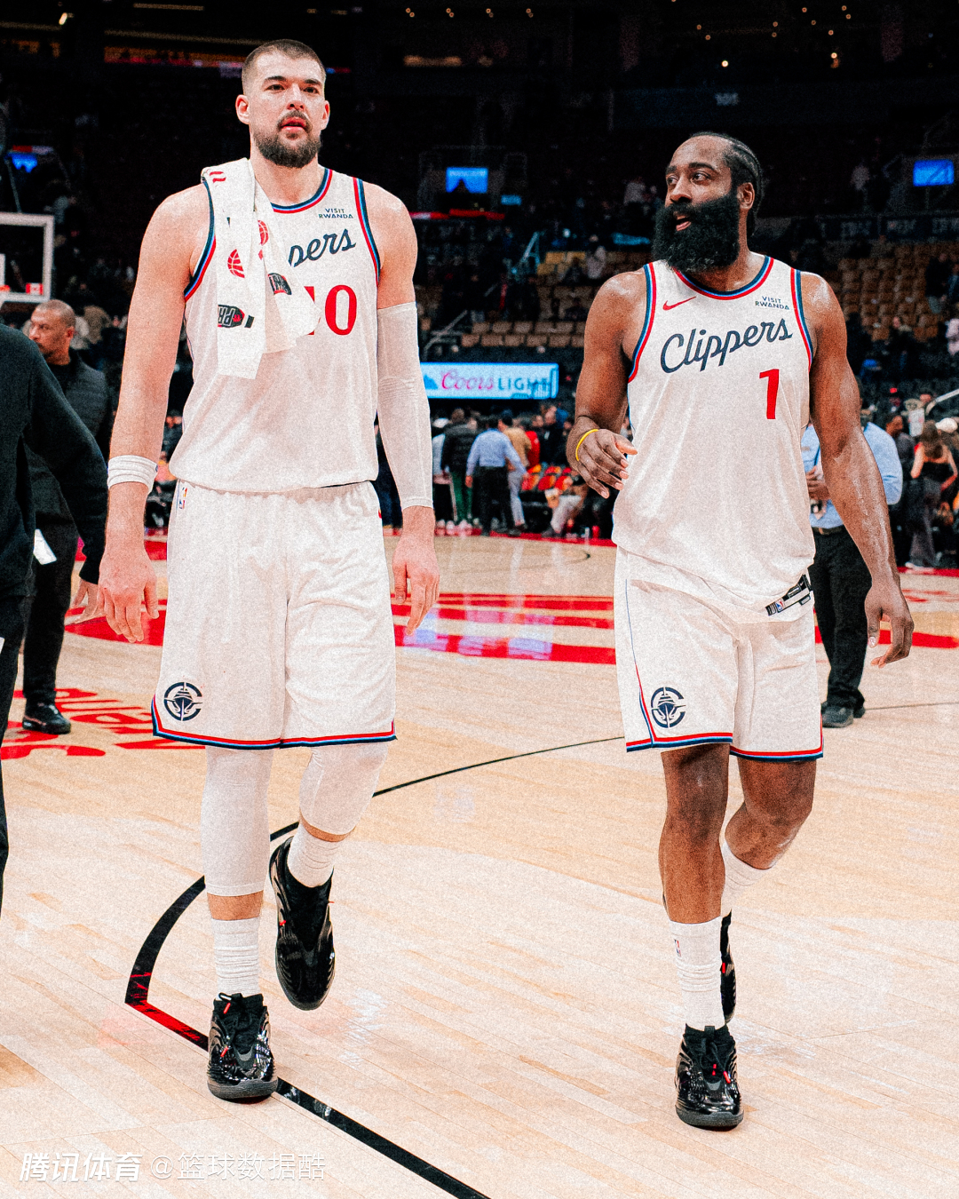 36岁哈登单打总得分领先亚历山大排第1 效率仍能媲美巅峰时期