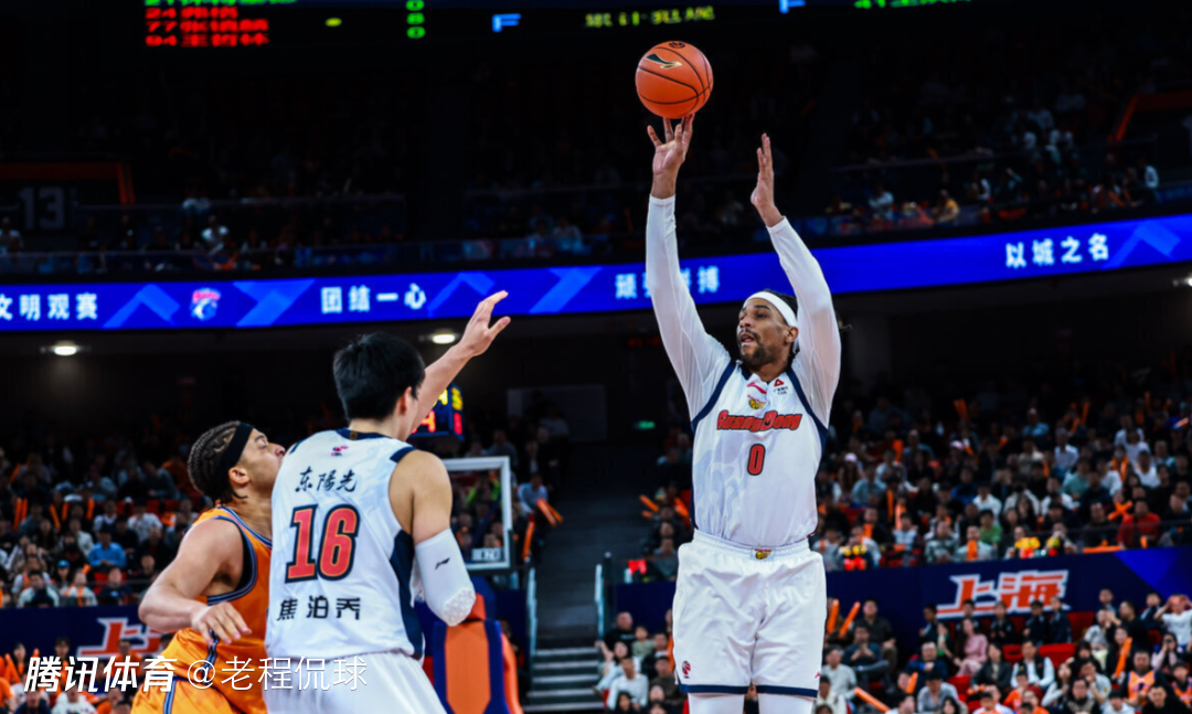 本赛季3负上海男篮后杜锋透露：广东队一直在观察新的大外援