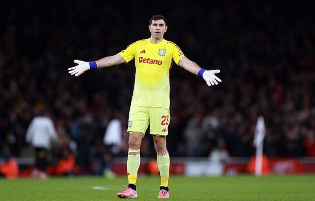 邮报：维拉今夏听取对大马丁的报价，并有意引进特拉福德