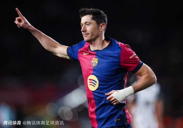 每体：37岁莱万希望留在巴萨 但为留队须用表现说服管理层与其续约