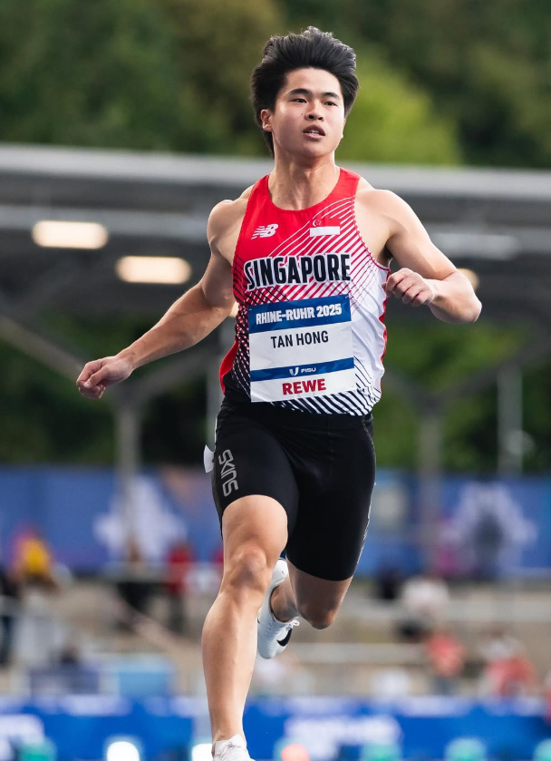 新加坡魔方大师跨项出战中国田径大奖赛 曾创造18项玩魔方吉尼斯世界纪录