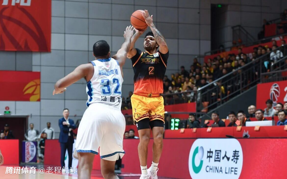 江苏男篮官宣裁掉外援爱德华兹：赞其态度职业 腰伤影响发挥