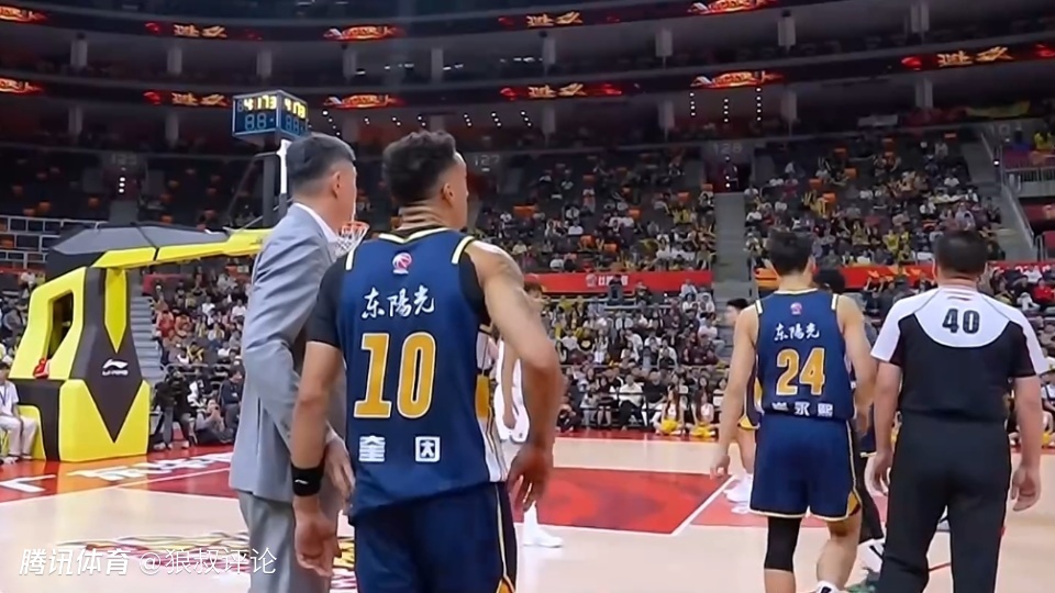 杜锋：崔永熙复出肯定减轻锋线压力 缩短轮换是因为队伍年轻球员太多