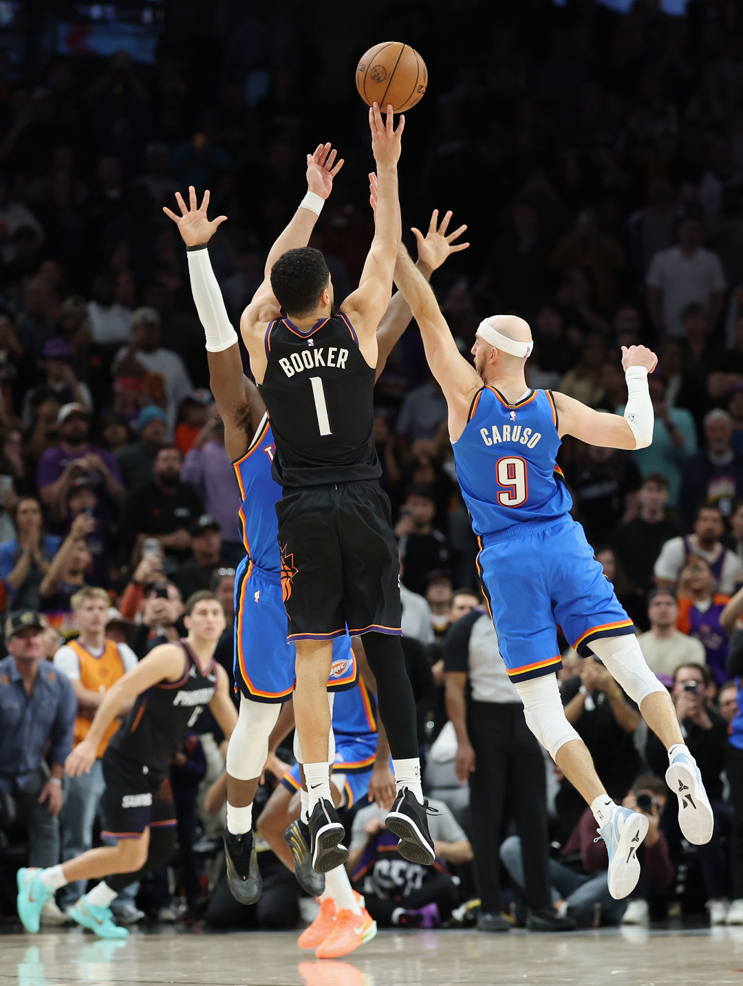 布克制胜三分送雷霆一场罕见失利 一数据证明他是大心脏球星